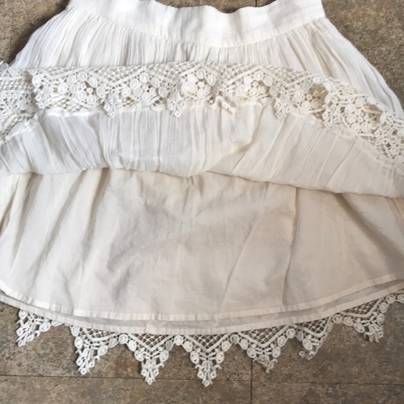 Frenchi Crochet Trim Skirt - Picture 4 of 5